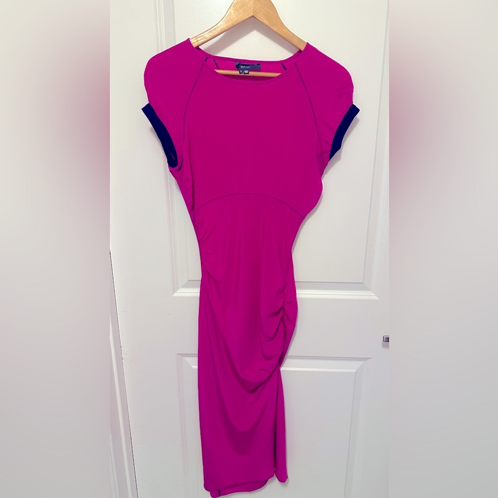 Gryphon silk hot pink ruched women’s small dress. Excellent condition